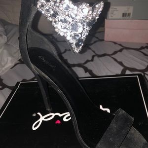 Open toes suede heels